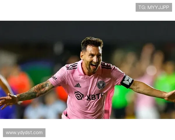 梅西身上的足球纹身故事揭示了他与这项运动的深厚情感与传奇人生 梅西身上的足球纹身故事揭示了他与这项运动的深厚情感与传奇人生