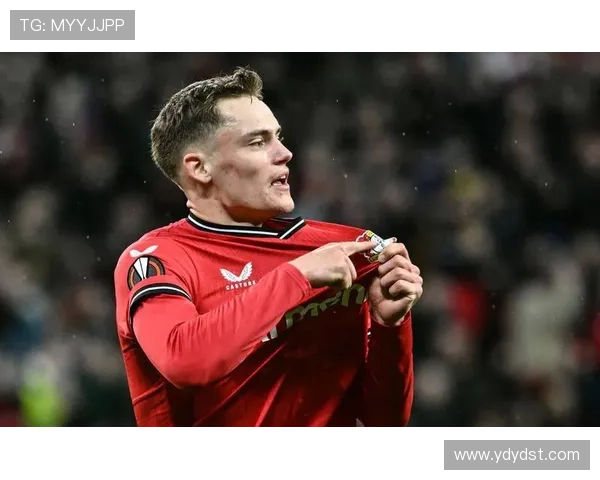 帅气足球明星名字大全让你领略球场风采与魅力的完美结合